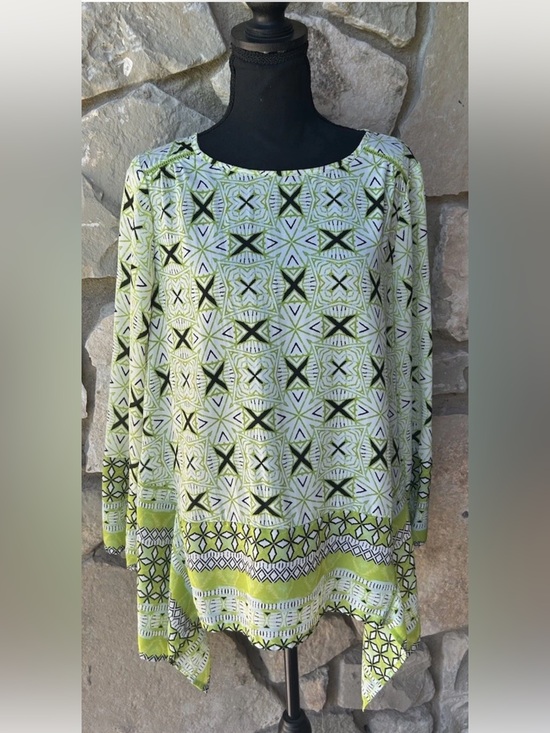 new directions Tops - NEW DIRECTIONS Tunic Top S Lime Green Black Geometric Chiffon Sharkbite Hem